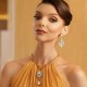 Brinco Korpusnu Lumini Longo Cristais Ouro Vintage