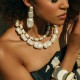 Colar Nádia Gimenes Frenesi Choker Pérola Dourado