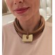 Colar Luiza Rogi Una Curto Fios Couro Pingente Ouro Envelhecida