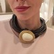 Colar Luiza Rogi Una Curto Fios Couro Pingente Ouro Envelhecida