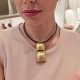 Colar Luiza Rogi Una Curto Fio Couro Pingente Ouro Envelhecida