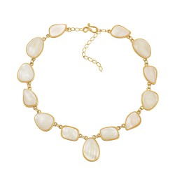 Colar Fane's Pedras Naturais Madrepérola Curto Metal Dourado