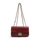 Bolsa Isla Anne Baguete Couro Caiman Carmim