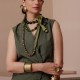 Colar Luiza Rogi Ava Curto Resina Verde Ouro Envelhecida