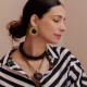 Colar Luiza Rogi Ava Curto Botões Ouro Envelhecido