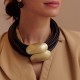 Colar Luiza Rogi Ava Fios Couro Marrom Pingente Ouro Envelhecido
