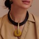 Colar Luiza Rogi Ava Fios Couro Marrom Pingente Ouro Envelhecido