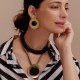 Brinco Luiza Rogi Una Redondo Resina Ouro Envelhecido